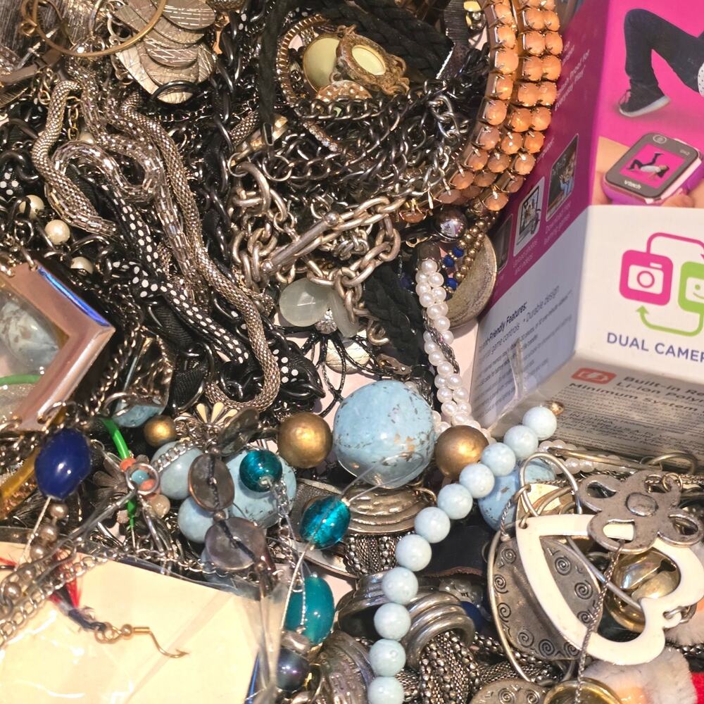 4 Lbs Junk Jewelry Lot Broken Tangled Repurpose Repair Vintage To Now SKU 3421 - Picture 5 of 6